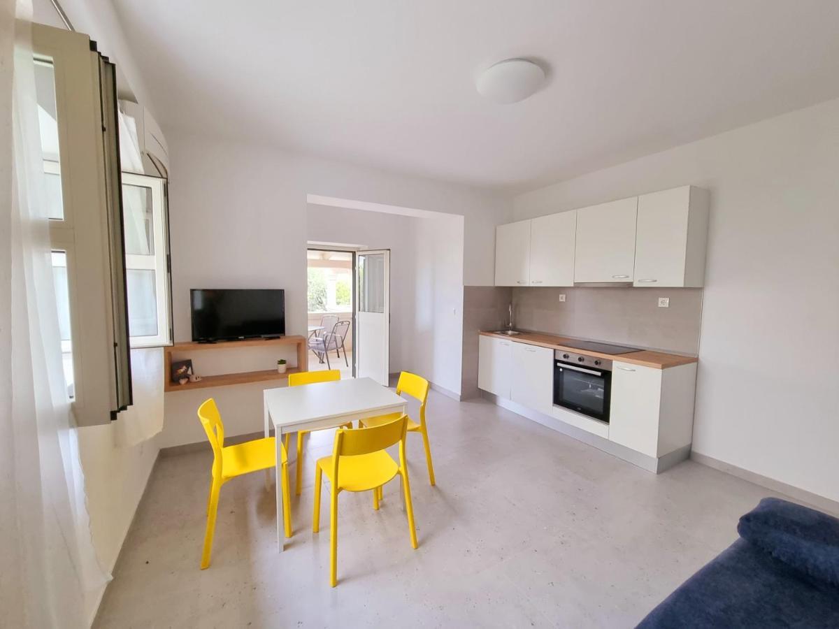 Apartments Iskra Duće Eksteriør bilde